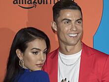 Невеста Роналду посетила Белый дом в пикантном платье с открытой спиной