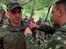 Бойцов группировки «Центр» наградили медалями «За Храбрость» и «За Отвагу»