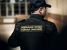 Россиянам объяснили права приставов по взлому квартир