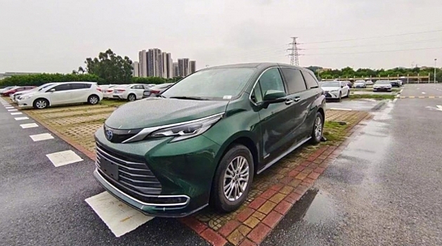 Представлены фотографии нового минивэна Toyota Sienna