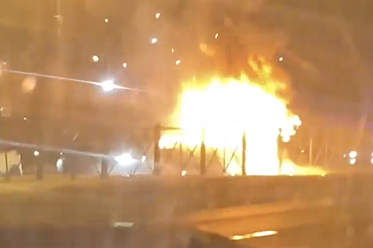 Житель Санкт-Петербурга самостоятельно поджег свой автомобиль после того, как попал в аварию