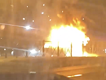 Житель Санкт-Петербурга самостоятельно поджег свой автомобиль после того, как попал в аварию