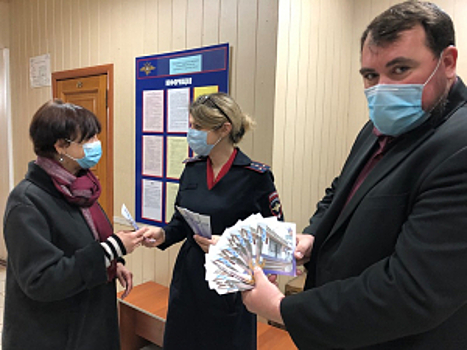В Краснодарском крае в рамках акции «Госуслуги - это просто!» полицейские провели информативные мастер-классы для граждан