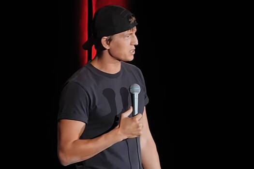 Известный комик объяснил успех Щербакова вирусным в WhatsApp роликом