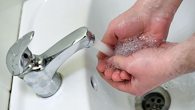 Россиян предупредили о возможном наличии вирусов и бактерий в водопроводной воде