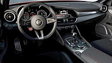 Интерьер нового седана Alfa Romeo рассекретили в Сети
