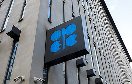 "Восьмерка" ОПЕК+ нарастит в ноябре добычу нефти на 137 тыс. б/с