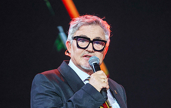 Дибров оправдался за свое голое появление: "Кто из вас не выходил из туалета с расстегнутой ширинкой?"