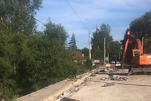 В Новосибирске начали разбирать старый автодорожный мост через Тулу