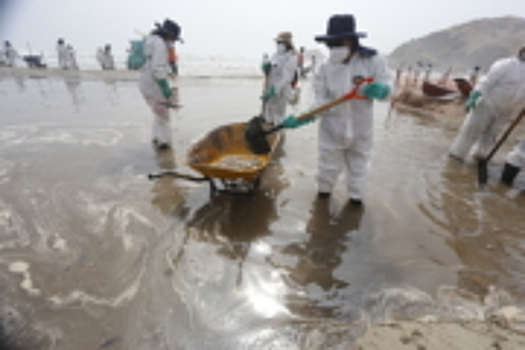 Катастрофа в водах Перу: произошел разлив нефти