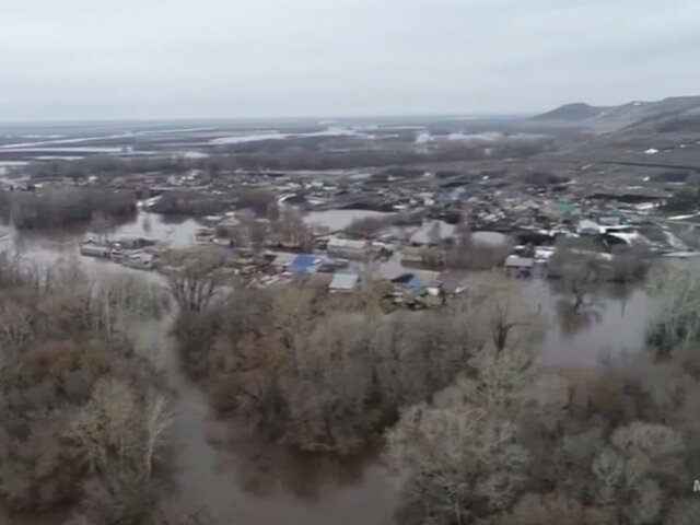 Власти заявили об угрозе прорыва насыпной дамбы в оренбургском посёлке