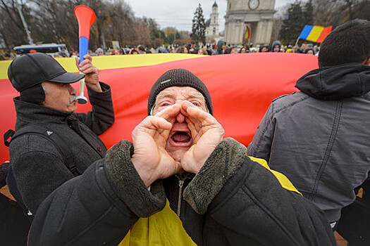 Активисты блока "Победа" начали протест у суда Кишинева