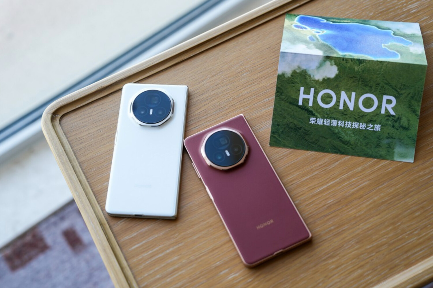 В сети появились шпионские фотографии нового складного смартфона Honor