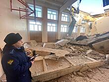 После обрушения в гимназии Красногвардейского района главы должны проверять уборку снега с крыш