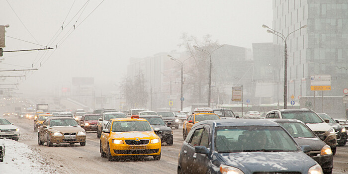 Снегопад в Москве: пробки на дорогах достигли восьми баллов
