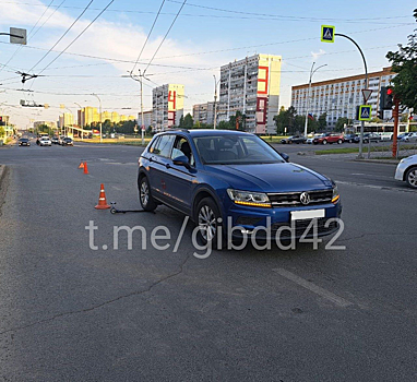 Подросток на самокате попал под колеса автомобиля на зебре в Кемерове