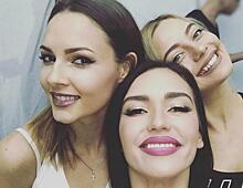 Смуглая кожа и кудри: солистка группы SEREBRO стала неузнаваема