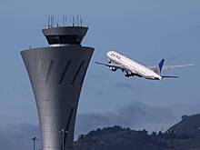 Вылетевшая в Европу стюардесса пронесла на борт спиртное, напилась и попала в больницу