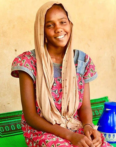 Чад. Женщины в Чаде практически бесправны. Большинство девушек вступает в брак в 11-12 лет. Живущие на востоке в лагерях беженцев суданские женщины ежедневно подвергаются изнасилованию и прочим формам насилия. Вне лагерей им тоже небезопасно: их преследуют члены оппозиционных вооруженных групп, бандиты и силы безопасности Чада.