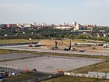 На месте, где построят новую «Арену Омск», появился песчаный тоннель