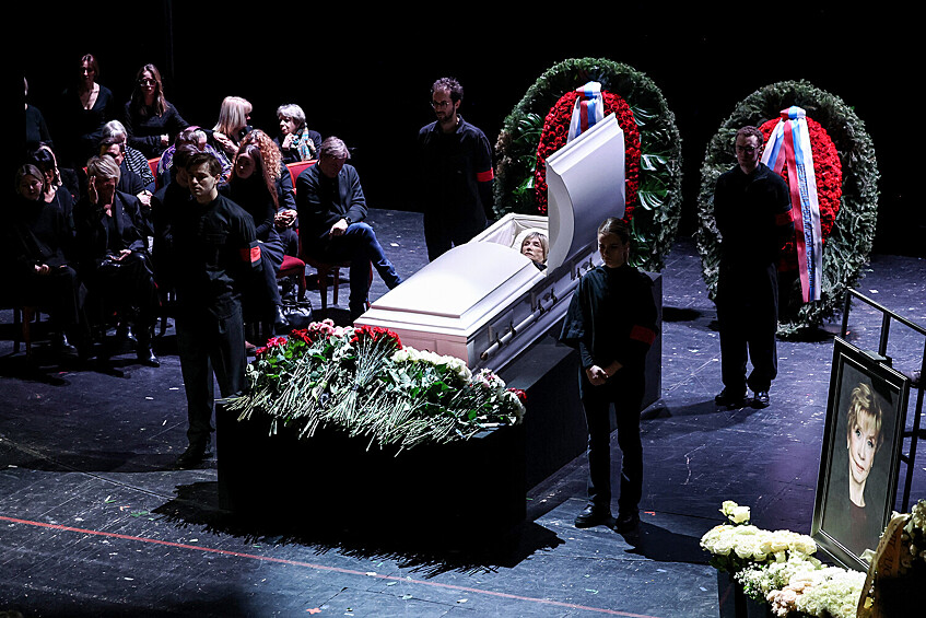 Церемония прощания с актрисой Верой Алентовой в Московском драматическом театре имени А. С. Пушкина, 29 декабря 2025 года