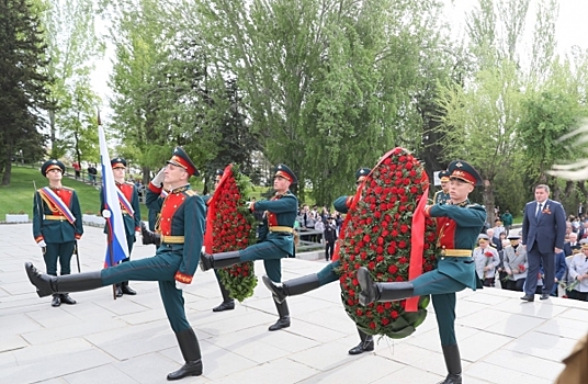 На Мамаевом кургане Волгограда почтили память героев ВОВ