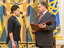 Порошенко попросили лишить Савченко звания Героя Украины