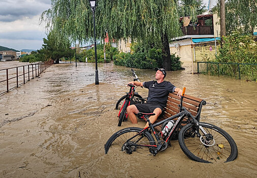Улицы превратились в реки, подтоплены жилые дома: во что ливни превратили Туапсе. Видео
