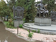 Лужу и парковку у памятника Глинке уберут после Дня города-2025 в Новосибирске