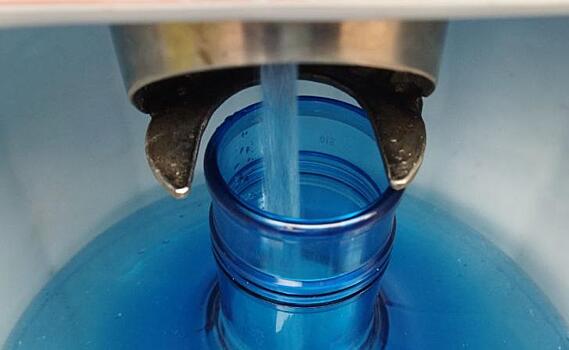 В Курске УК через суд заставила предпринимателя убрать аппарат для продажи воды