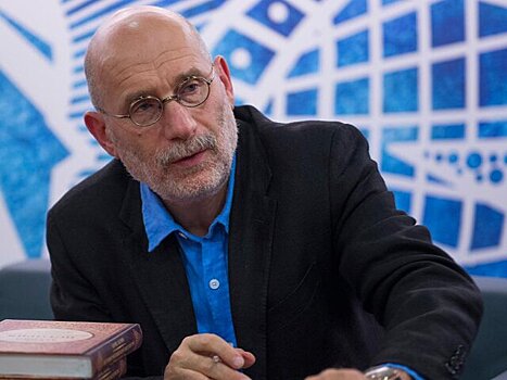 Заочный срок писателя Акунина увеличился до 15 лет