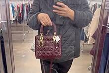 Блогерша показала дизайнерскую сумку из секонд-хенда и вызвала споры в сети