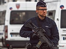 Во Франции женщина напала на людей с криком "Аллах Акбар"