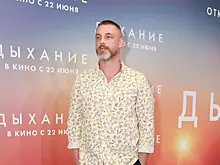 После четвертого развода Антон Батырев веселится в компании замужней актрисы