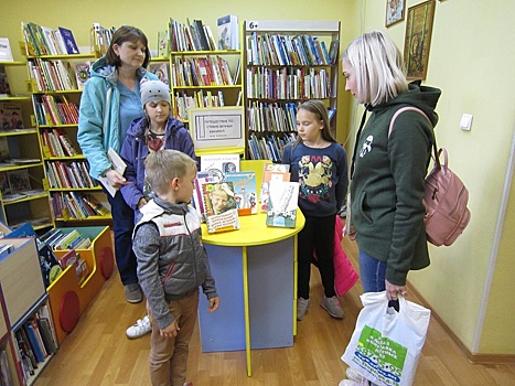 В библиотеке № 165 прошел обзор книжной выставки, посвященной Анатолию Алексину