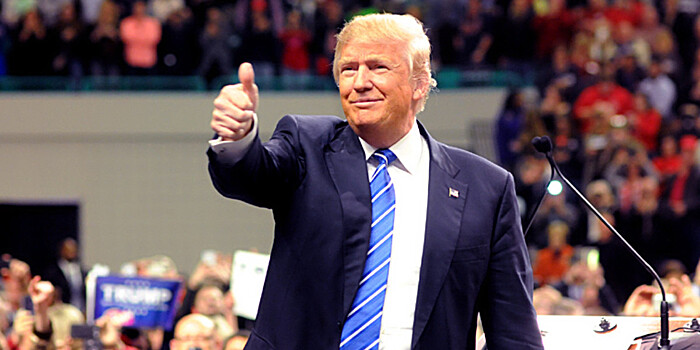 Трамп станцевал перед сторонниками во Флориде под гимн ЛГБТ