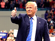 Трамп станцевал перед сторонниками во Флориде под гимн ЛГБТ