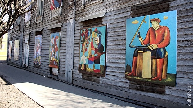 Еще шесть пустующих домов Вологды украсят репродукциями картин известных художников