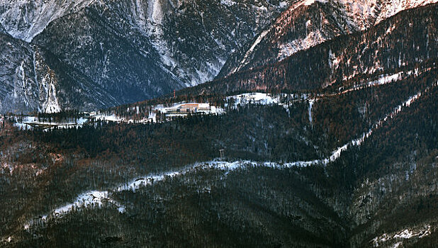 Трех туристов из Тулы ищут спасатели в горах Сочи