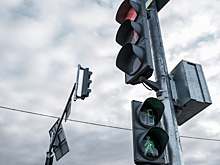 В центре Волгограда легковушка сбила на дороге электросамокатчика