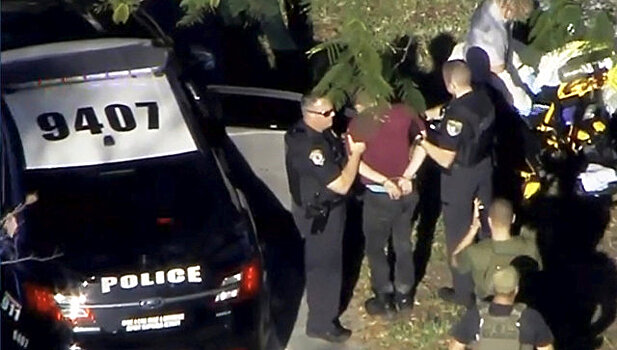 При стрельбе в школе во Флориде погибли 17 человек