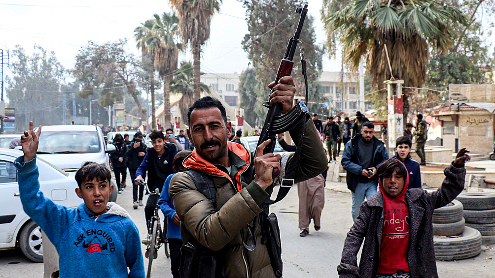 Курды празднуют падение режима Башара Асада