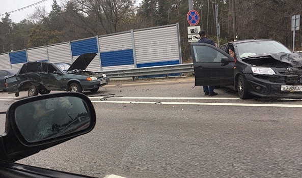 В Воронеже опубликовали видео последствия ДТП ВАЗ-2115 и «Лада Гранта»