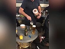 Брат и сестра смешали прах отца с пивом и вылили в канализацию