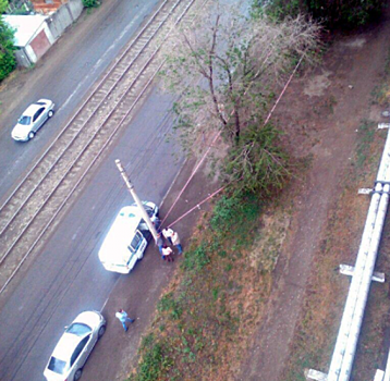 Коммунальное ЧП в Бийске: женщина провалилась в яму с кипятком