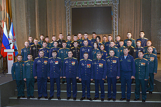 30 "универсальных офицеров" окончили курс спецподготовки