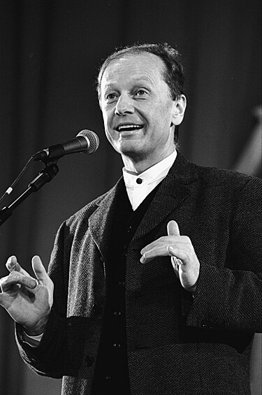 Михаил Задорнов во время выступления в Москве, 1997 год