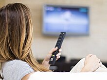 Эксперты объяснили, почему вредно смотреть телевизор лежа