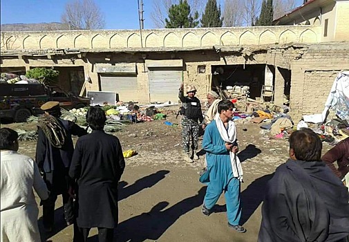 На северо-западе Пакистана при взрыве погибли не менее десяти человек