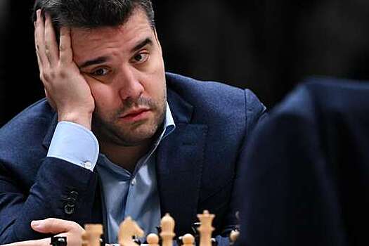 Россиянин Непомнящий пожелал FIDE мудрых судей после скандала на ЧМ по блицу